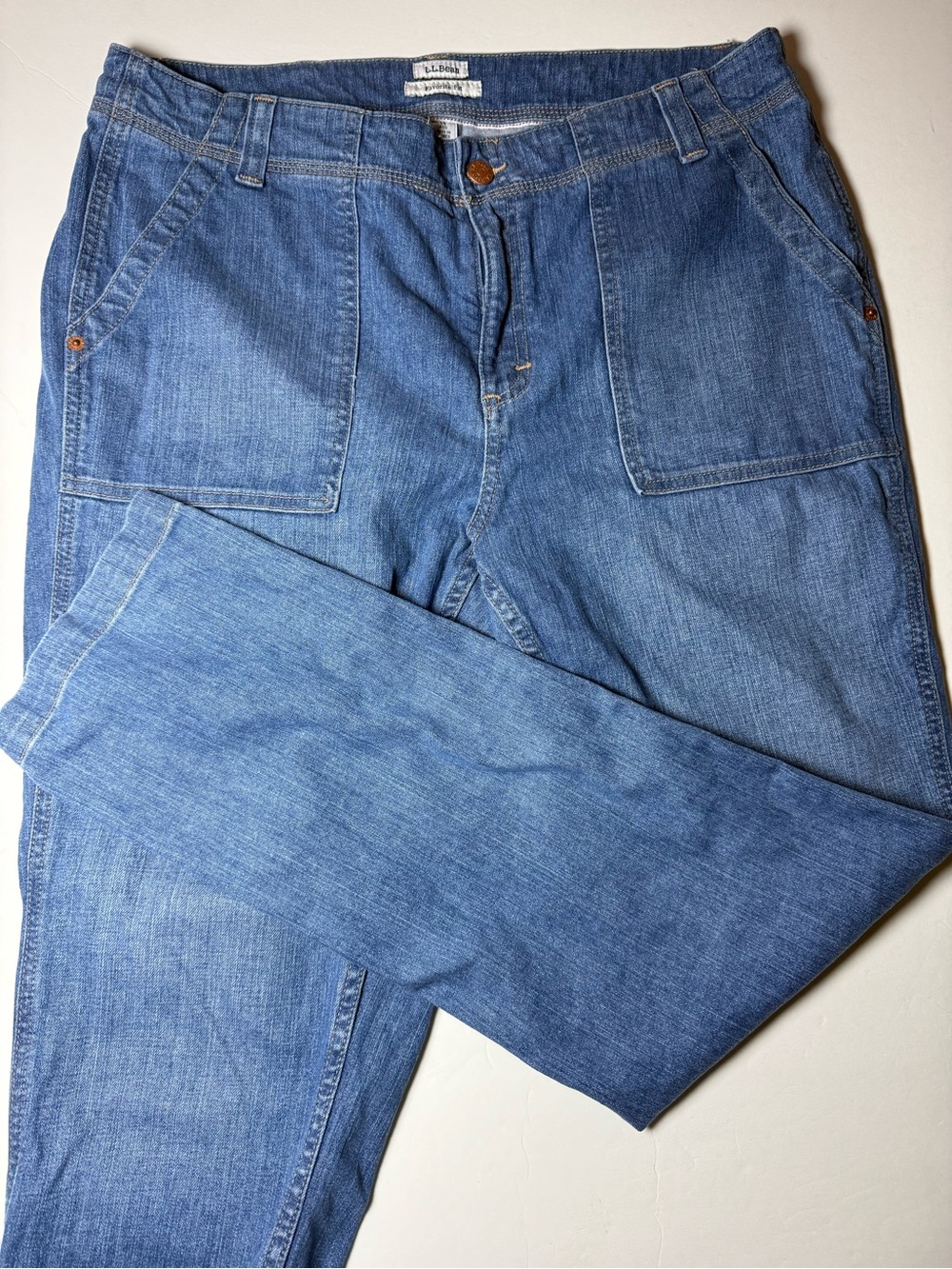 L.L. Bean Favorite Fit Straight Leg women’s 14 Regular Medium Wash